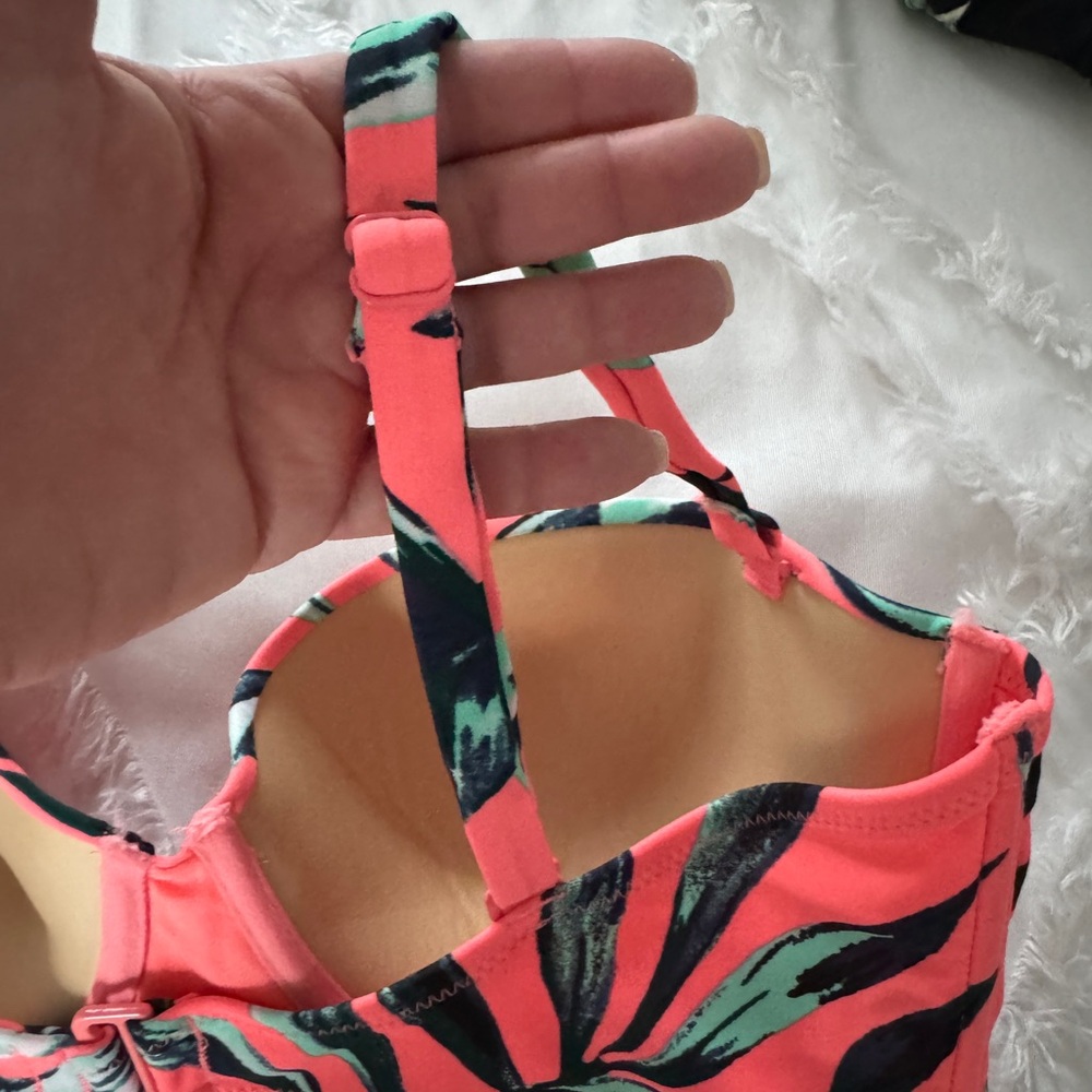 Bikini - Picture 3 of 6